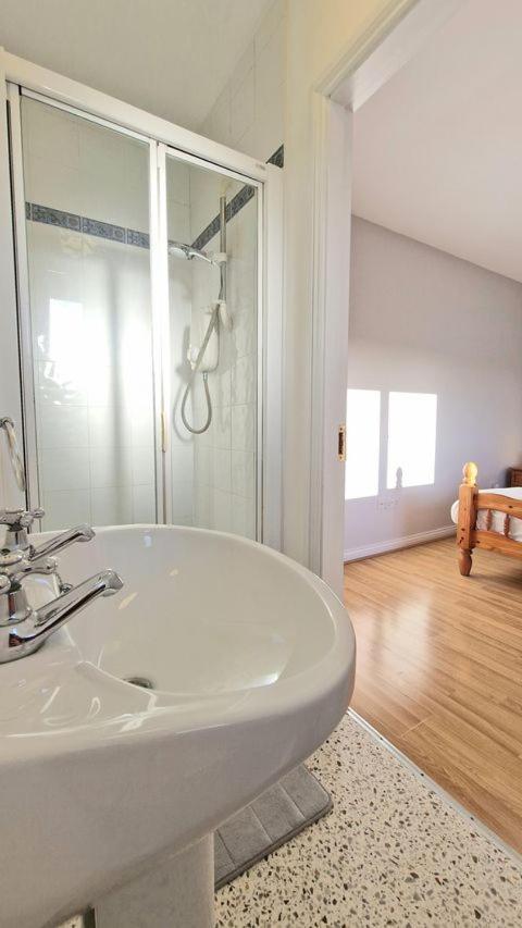 Cosy 3 Bedroom All Ensuites Galway Exterior photo