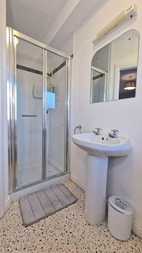 Cosy 3 Bedroom All Ensuites Galway Exterior photo